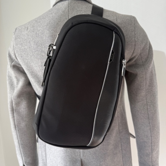 TUMI ARRIVÉ MARTIN SLING - Picture 2 of 9